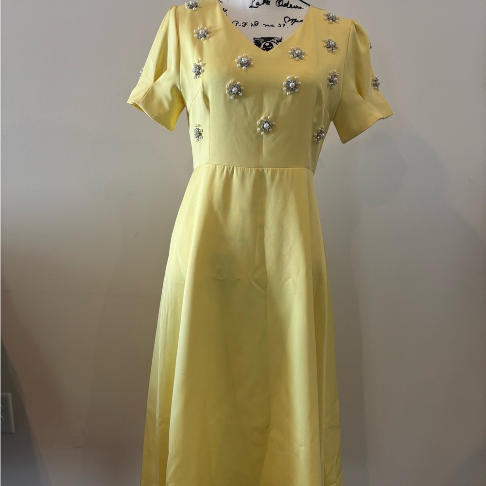 Yellow A-Line Maxi Dress with Puff Sleeves and V-Neck